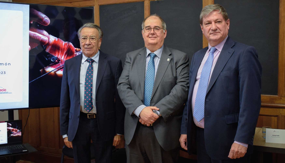 Josep Sol, presidente de Fecic, junto a Juan Carlos Fernndez, alcalde de Zafra, y Juan Carlos Tejero, presidente del grupo de Jamoneros de Anice...