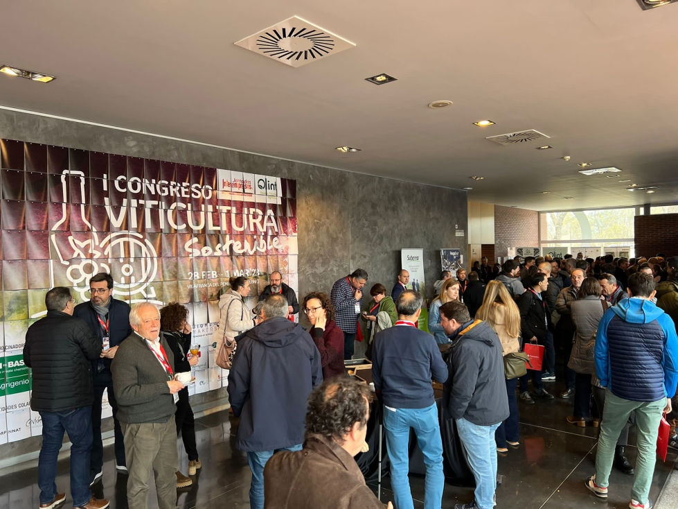 La primera edicin del Congreso de Viticultura Sostenible se celebr en Vilafranca del Peneds (Barcelona) y cont con una elevada participacin...