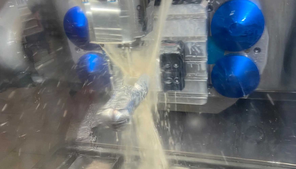 As peas foram produzidas numa Hermle C32 num processo simultneo de 5 eixos e 5 eixos simultneos