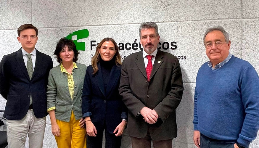 Reunin entre los representantes del Consejo de Colegios de Farmacuticos de Castilla-La Mancha (Cofcam) y el Consejo de Colegios de Veterinarios de...