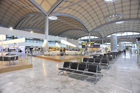 El nuevo espacio del Aeropuerto de Alicante cuenta con una superficie de 333.500 metros cuadrados