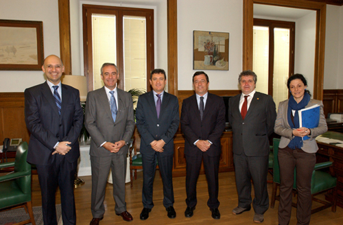 Reunin mantenida entre representantes de Veterindustria y el Secretario General de Medio Rural del MARM, Eduardo Tamarit...