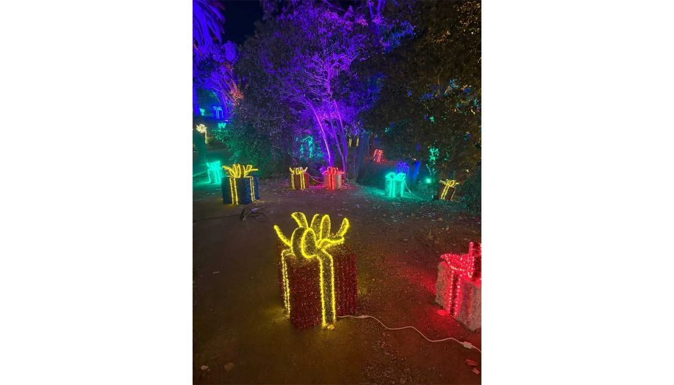 Una de las instalaciones. Donde los regalos navideños de luz invaden el Recinto Modernista de Sant Pau. Foto: Ramón Muñoz... Una de las instalaciones. Donde los regalos navideños de luz invaden el Recinto Modernista de Sant Pau. Foto: Ramón Muñoz...