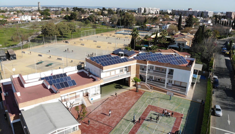 Gracias a las instalaciones fotovoltaicas ubicadas en dos colegios pblicos de la zona...