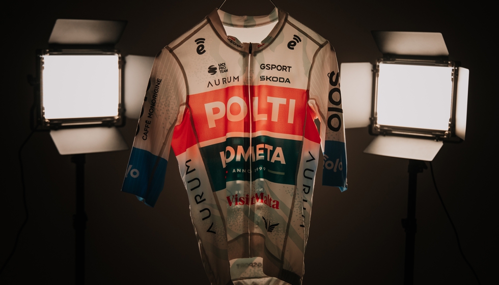 La equipacin de Gsport para el Team Polti usa tres colores