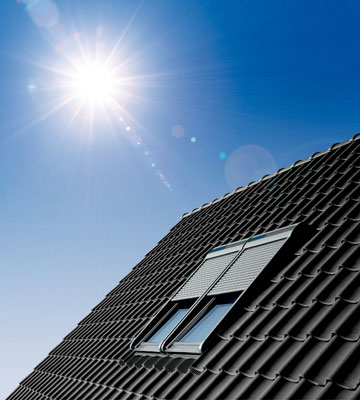 Aluminio lacado gris, espuma de poliuretano y neopreno, materiales esenciale de las ventanas exteriores Velux