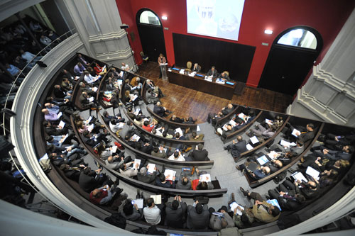 L'Aula Magna es va omplir per acollir la presentaci de la PTEA i la posterior taula rodona sobre 'Innovaci i tecnologies en la gesti de l'aigua al...