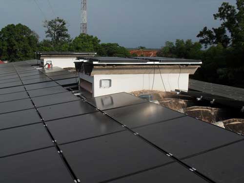 Vista del tejado fotovoltaico instalado en el Hospital Regional de Bafat (Guinea Bissau)