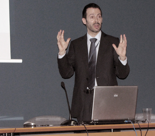 Juanjo Martn, responsable del rea Internacional del CTM, present la gestin de la fundacin a la cabeza del grupo Connect EU Materials...