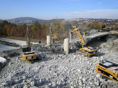 The excavators were equipped with a total of five hydraulic hammers Atlas Copco. HB-3000, 4200 HB and HB 7000 models