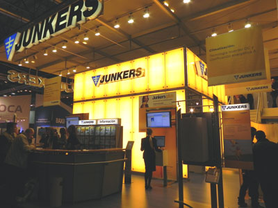 El stand de Junkers destac por un claro color de marca amarillo