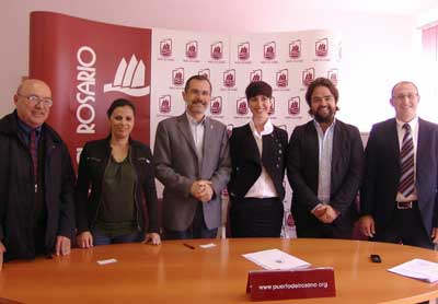 Responsables de Ecotic y del municipio de Puerto del Rosario en la firma del acuerdo. Foto: Fundacin Ecotic