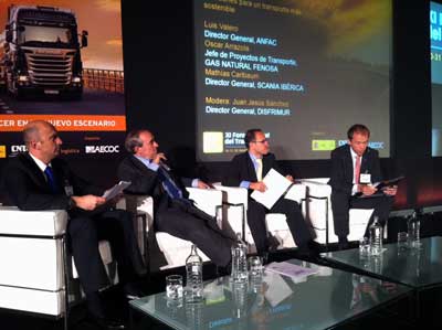 The head of Scania Ibrica, Mathias Carlbaum, along with other participants of the round table of the Forum Aecoc