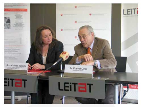 La presidenta del Caateeb, M Rosa Remol y el presidente del Leitat, Eusebi Cima, durante la firma del acuerdo