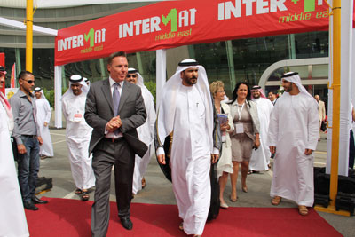 A la derecha, el subsecretario del departamento de Asuntos Municipales de Abu Dhabi, el ingeniero Ahmad Mohammed Shareef...
