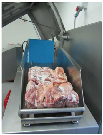 El equipo resulta eficaz en el corte preciso de bloques de carne congelada