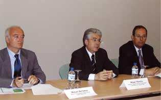 De izquierda a derecha: Manuel Bertomeu, gerente de Packaging Engineering de Henkel Ibrica, S.A...