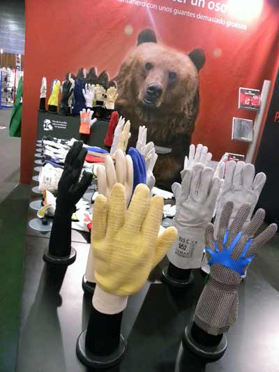 Showa Best Glove dispone de una amplia gama de modelos con proteccin para las manos y resistencia al corte...