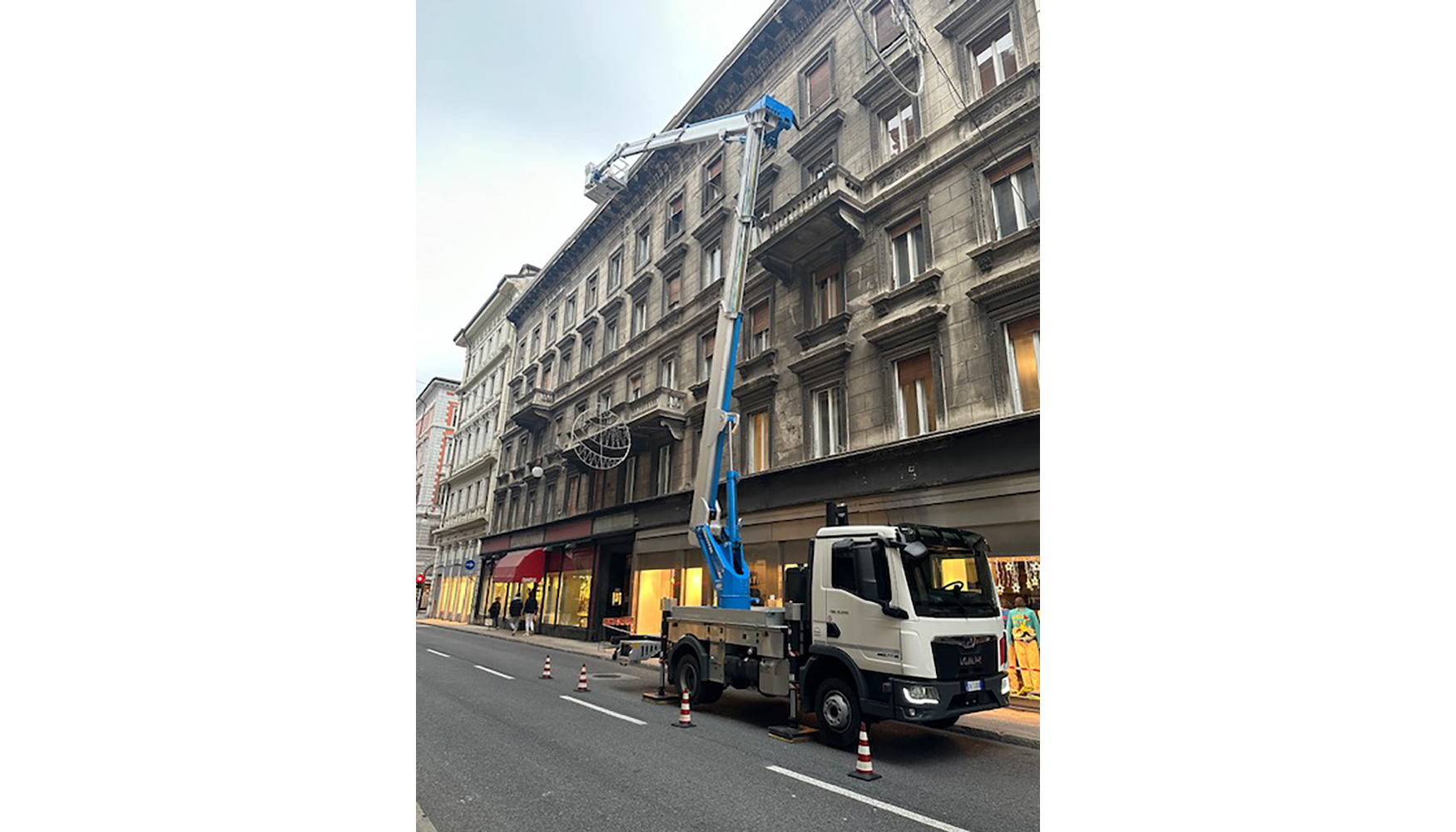 Plataforma MZ350 de M.E. Aeronoleggi