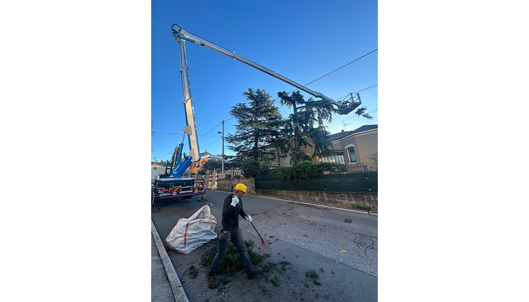 Plataforma MZ350 de M.E. Aeronoleggi