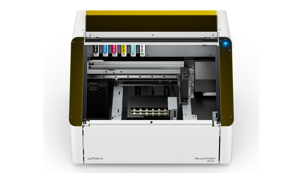 Foto de Roland DG presenta dos impresoras compactas innovadoras de la gama Versastudio, una UV y otra directa a film