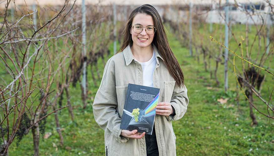 Sandra Marn, con su tesis doctoral en el viedo de la UR