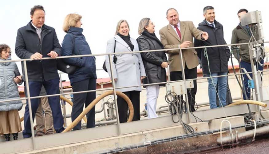 Visita a Vincola del Carmen del Consejero de Agricultura, Julin Martnez Lizn...