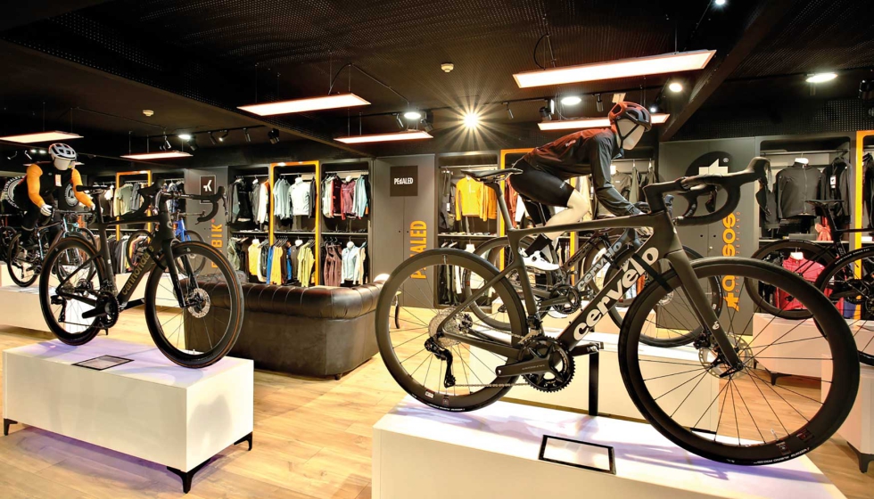 Foto de Tourmalet Bike Gallery: mil metros cuadrados dedicados al ciclismo road