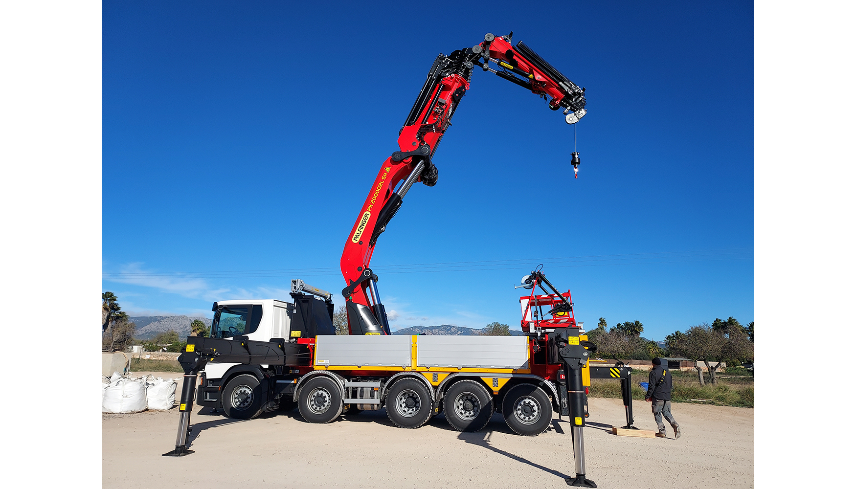 La gra se ha instalado sobre un Scania G500 B10X4