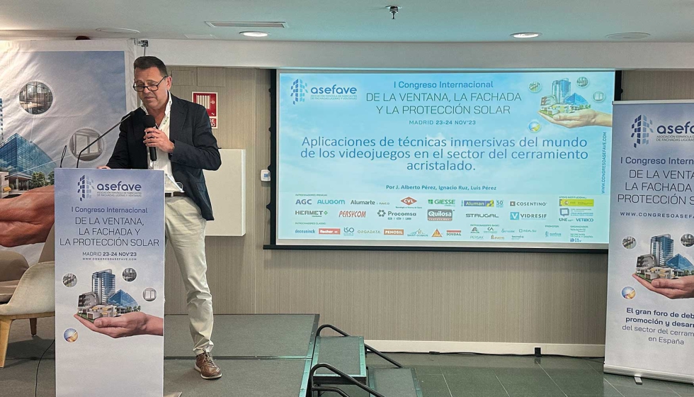 Luis Prez Gutirrez, durante la presentacin de la ponencia en el Congreso de la Ventana, la Fachada y la Proteccin Solar...