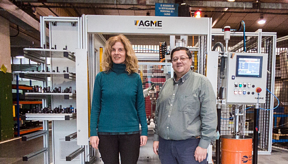 Arantzazu Vicario Varela, Marketing Manager de AGME, junto a Jos Antonio Garcia de Vicua, gerente de la planta