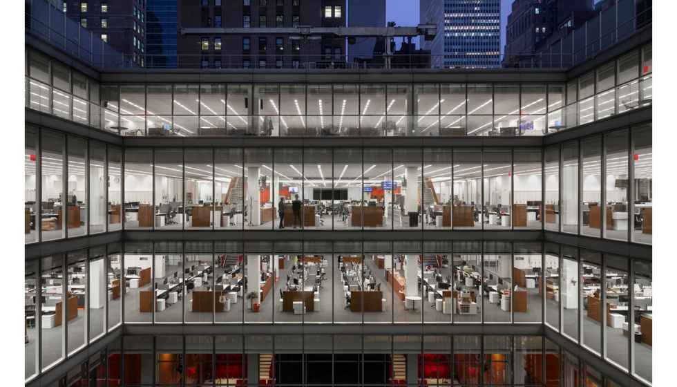 Imagen del icnico edificio acristalado del The New York Times, cuya iluminacin ha vivido una transformacin tecnolgica...