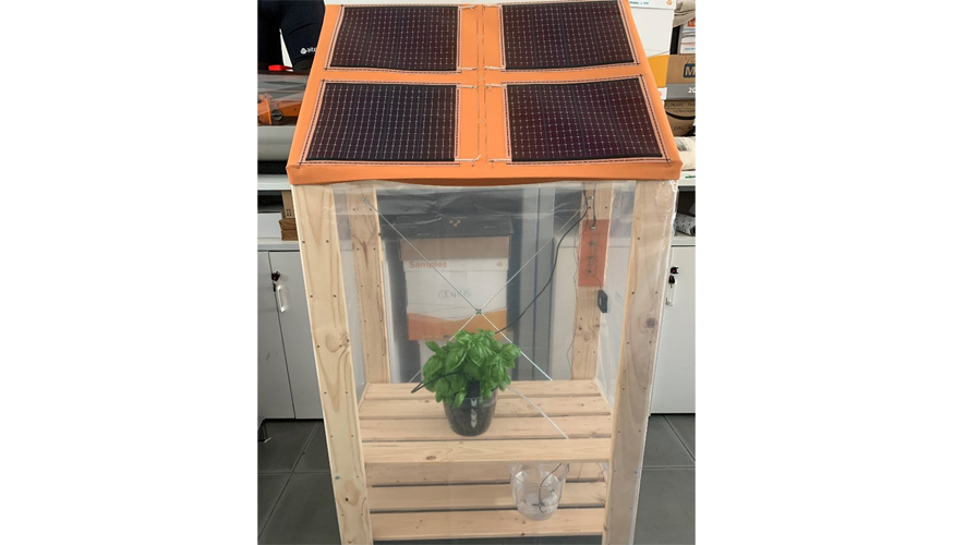 Integrando sensores en el tejido mediante bordado electrnico, este invernadero monitoriza variables ambientales, meteorolgicas y del cultivo...