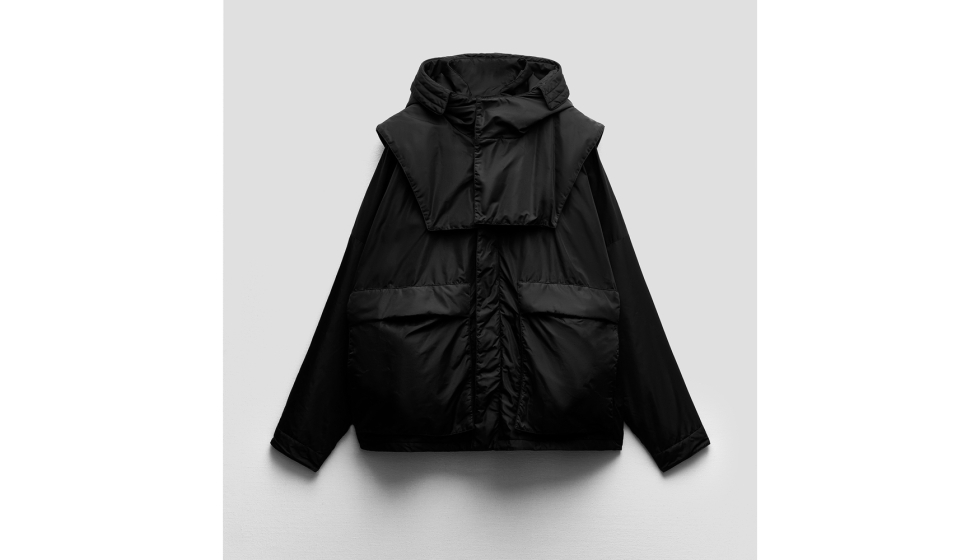 Zara ha lanzado una chaqueta confeccionada nicamente con loopamid, a partir de residuos 100% textiles de prendas...