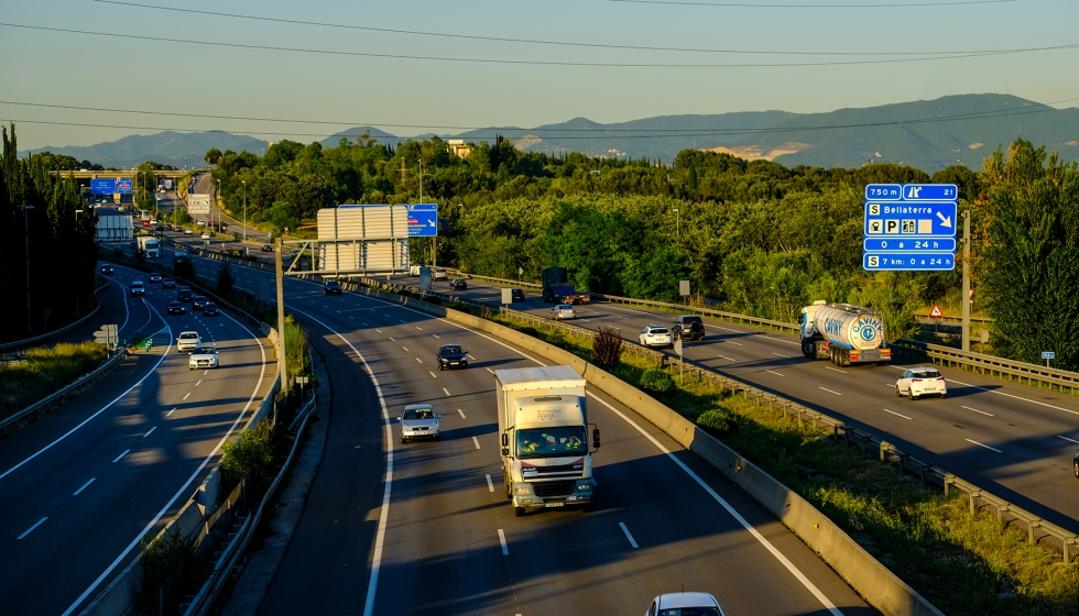 El transporte por carretera representa el 4.8% del Producto Interno Bruto (PIB) espaol, de acuerdo con los datos de la CETM...