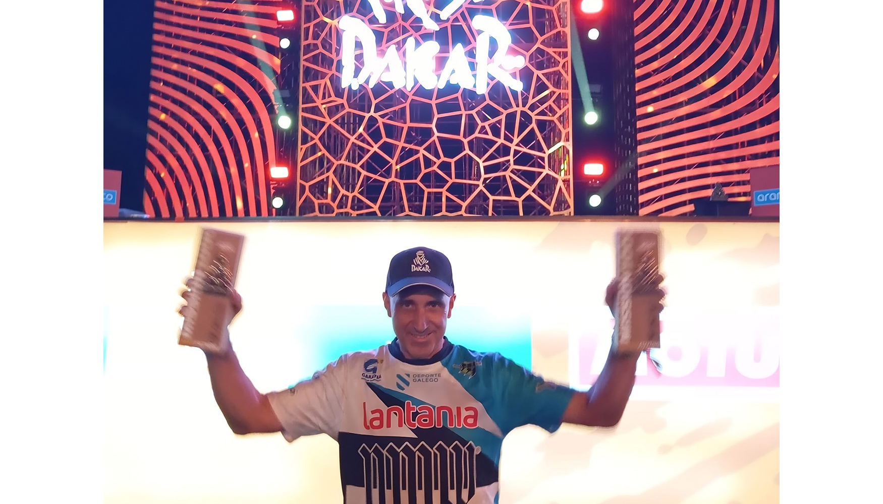 Fran G�mez Pallas, en el podio del Rally Dakar