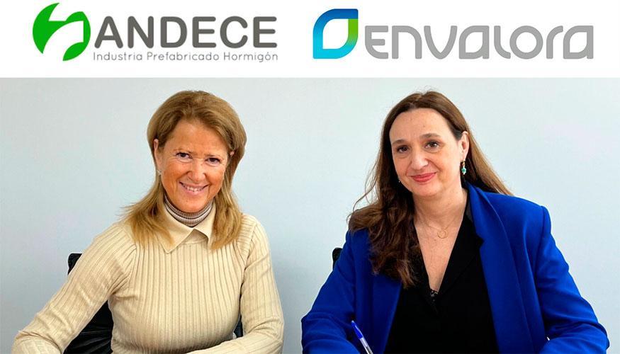 El acuerdo fue suscrito (de izquierda a derecha) por Sonia Fernndez Ayala, directora general de Andece, e Isabel Goyena, directora de Envalora...