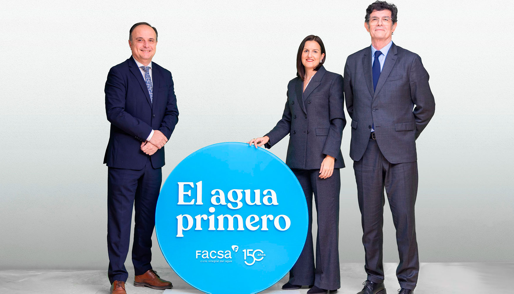 De izquierda a derecha, el director general de Facsa, Jos� Claramonte, Elena Llopis, consejera de la compa��a...