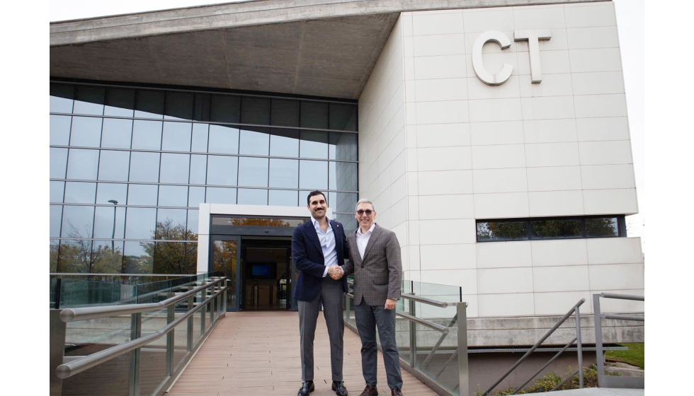 David Pietro, CEO de CT, y Javier Castellar, CSO de Aechelon Technology, tras la firma del memorando de entendimiento (MOU) entre sus empresas...