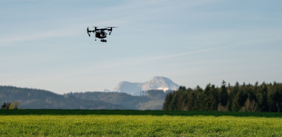 Los drones actuales, usados para estas aplicaciones, suelen tener una capacidad para transportar alrededor de 10 kg de carga...