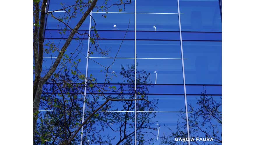 En la facahda de la sede de Naturgy en Barcelona se ha empleado el doble acristalamiento Coo-Lite SKN 154, de Saint-Gobain Glass. Foto: Garcia Faura...