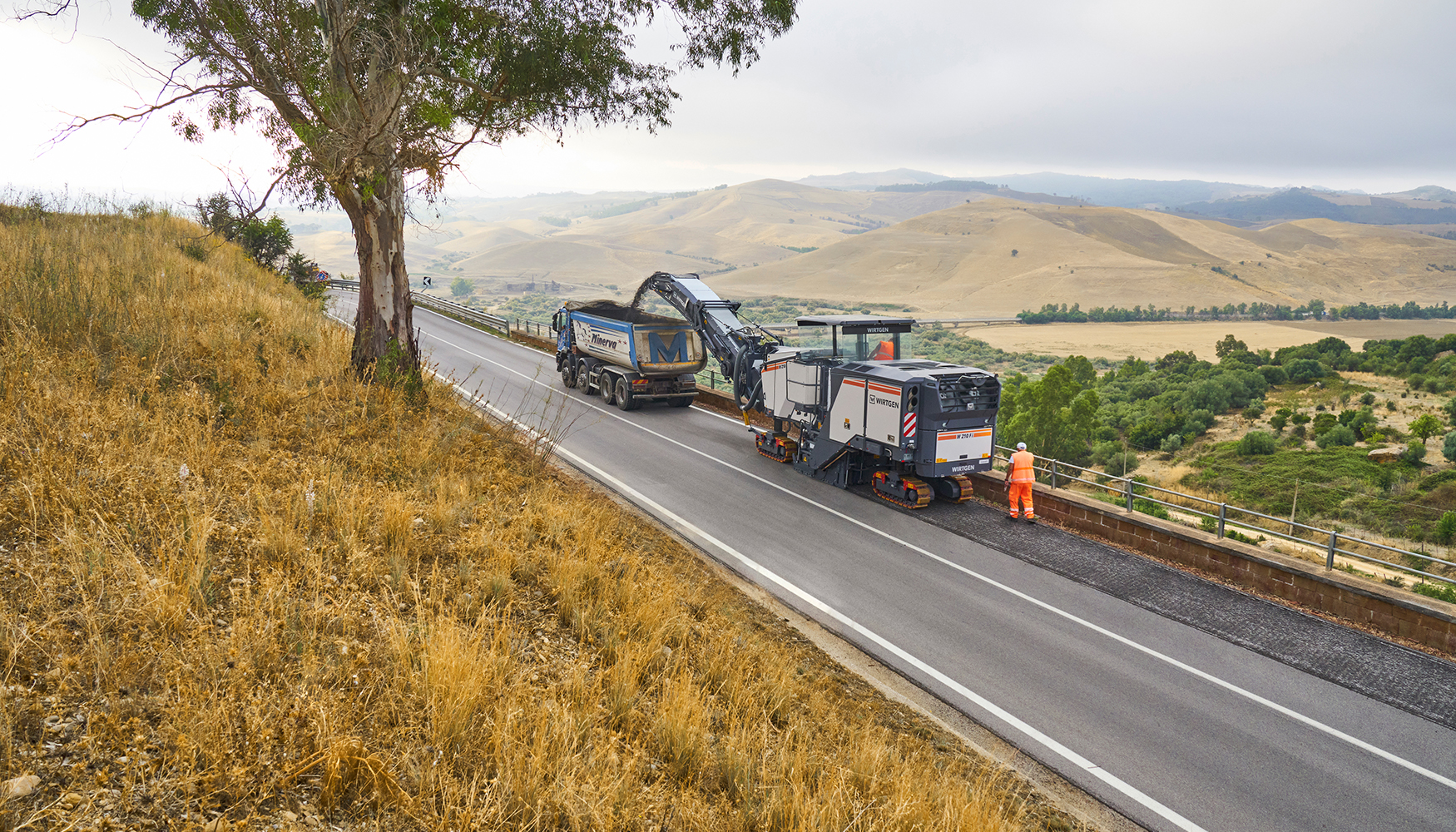 Com a W 210 Fi, as tarefas t�picas de 'fresagem e enchimento' s�o conclu�das rapidamente, mesmo em curvas apertadas
