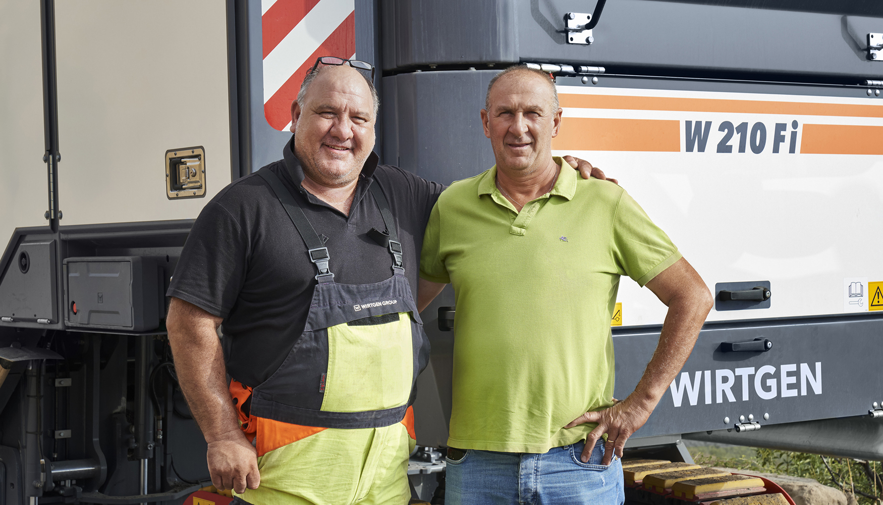 Raffaele Centonze (Wirtgen Macchine) e Roberto Prainito, propriet�rio da Sicilstrade, ficaram satisfeitos com o resultado dos trabalhos de fresagem...