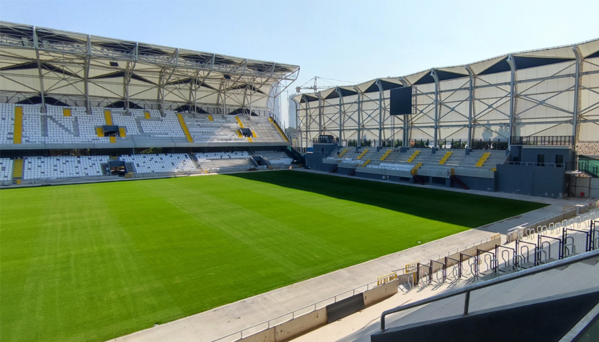 El Estadio Alsancak Mustafa DenizIi en Esmirna, con 15.000 asientos, es uno de los estadios de tamao medio de Turqua