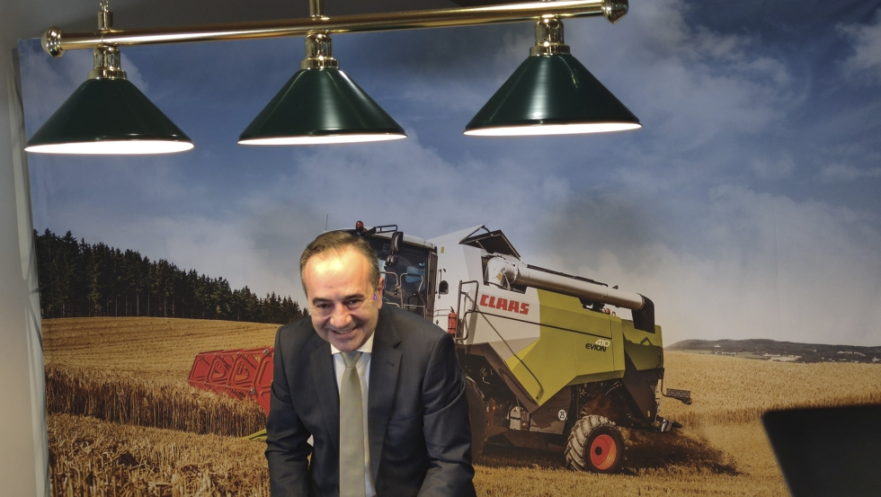 Jos Ignacio Vega dirige CLAAS, la nica marca que participa esta edicin con tractores de alta potencia y cosechadoras de cereales...