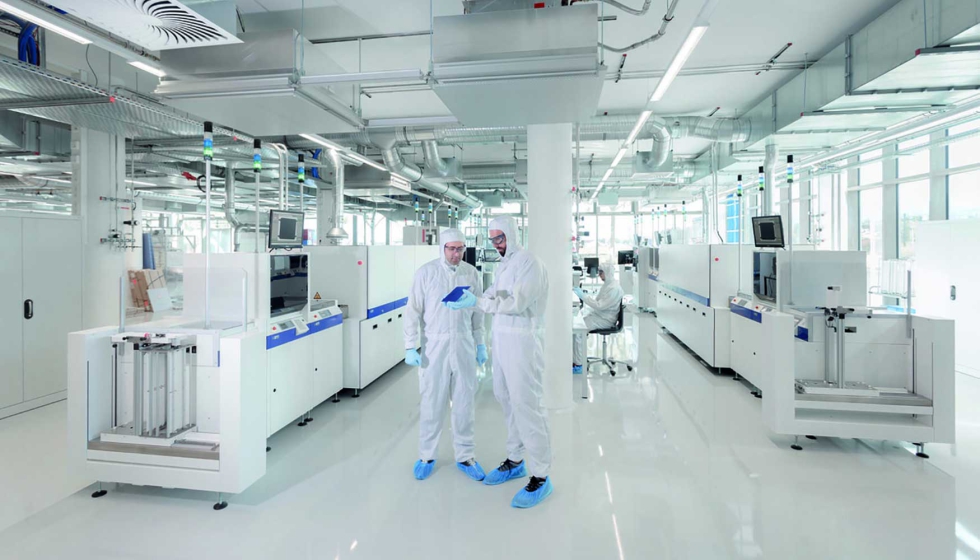 O laboratório de produção do centro de avaliação da tecnologia fotovoltaica PV-TEC do Fraunhofer ISE desenvolve e otimiza os processos de produção de...