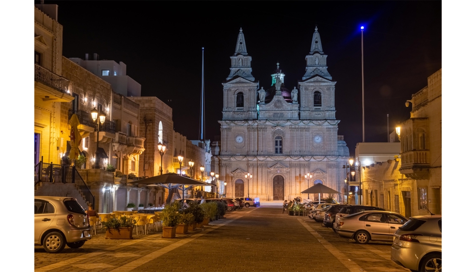 Luminarias Siglo XLA en la histrica plaza de San Pablo, Malta