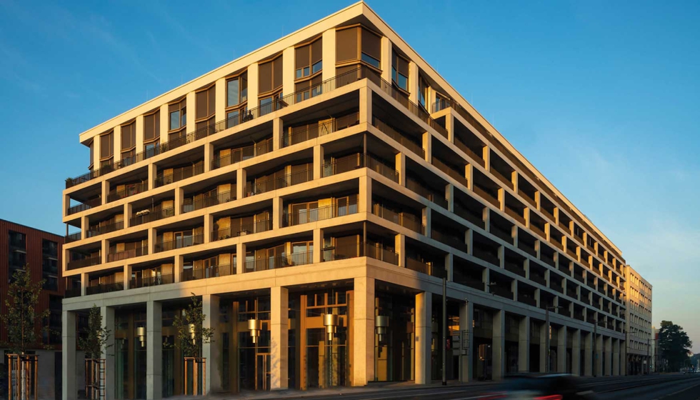 Edificio Casa MaryAnn, en Dresde (Alemania), con perfiles GEALAN-acrylcolor dorados