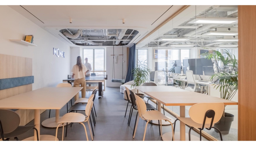 La cantina es la zona ms desenfadada del proyecto en el que se ubican una mesa de ping-pong y un columpio. Foto: Alberto Amores...