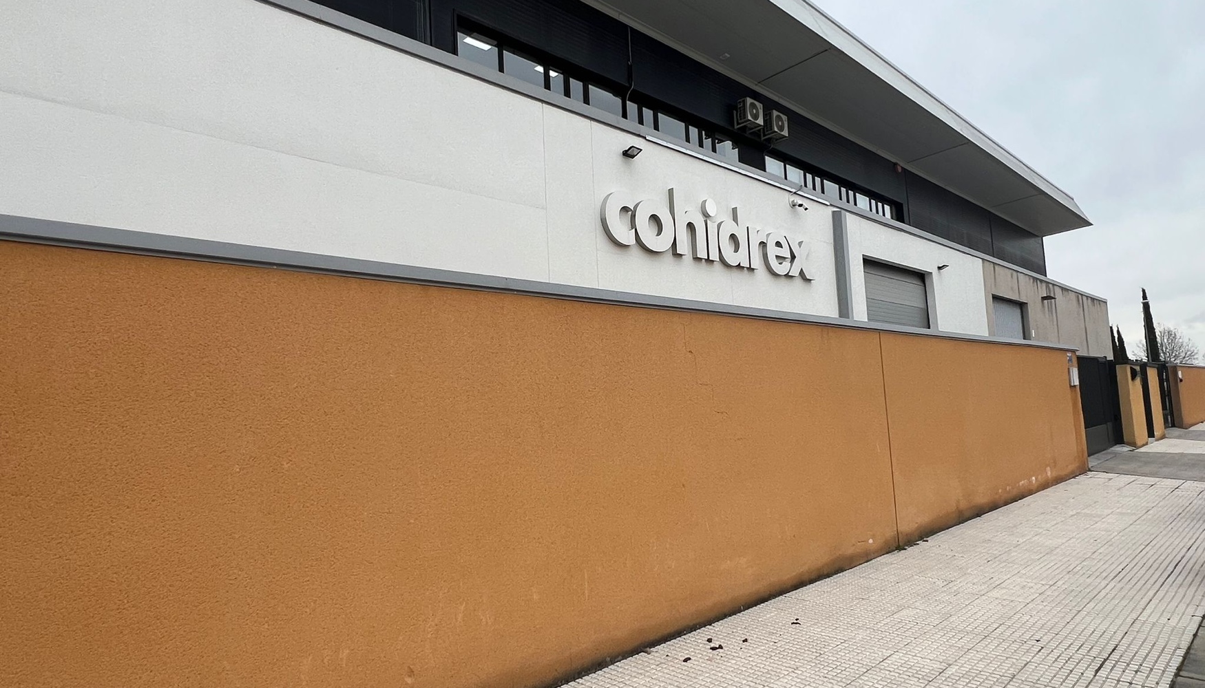 Fachada de las nuevas instalaciones de Cohidrex en Camarma de Esteruelas
